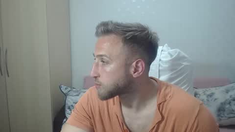 Snapshot of blondeagle chatting on May 17, 9:22 pm Mr Blond online show from May 17, 9:22 pm