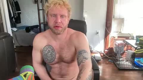 blondebluebear online show from April 20, 7:15 pm