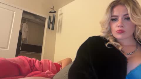 blondebunny999 online show from March 4, 7:58 am