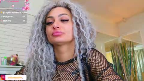 Snapshot of blondeceline chatting on July 14, 10:21 am blondeceline online show from July 14, 10:21 am