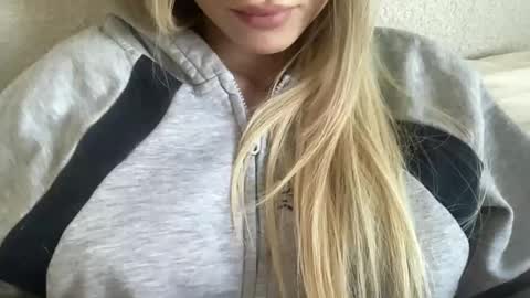Blondegirlbaby online show from March 10, 8:30 am