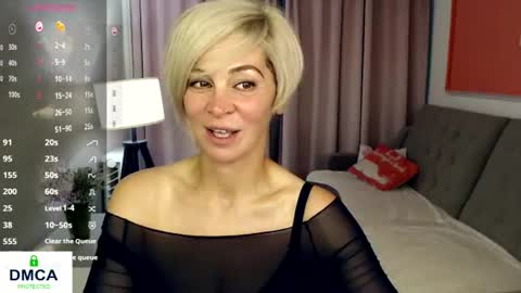 Lola online show from July 11, 9:05 pm