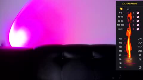 Snapshot of blondesjoy chatting on December 26, 6:01 pm Dana online show from December 26, 6:01 pm