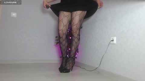 Im Di. I smell naked even when Im dressed. online show from December 5, 12:11 pm