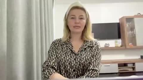 Snapshot of blondie_xoxoxo chatting on September 11, 5:18 am blondie_xoxoxo online show from September 11, 5:18 am