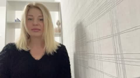 Snapshot of blondie_xoxoxo chatting on September 26, 10:52 am blondie_xoxoxo online show from September 26, 10:52 am