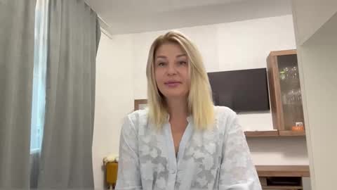 Snapshot of blondie_xoxoxo chatting on October 1, 9:15 am blondie_xoxoxo online show from October 1, 9:15 am