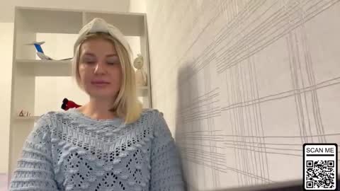 Snapshot of blondie_xoxoxo chatting on October 21, 10:49 am blondie_xoxoxo online show from October 21, 10:49 am