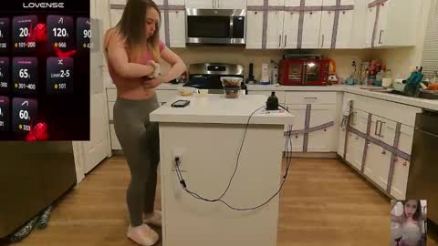 Snapshot of blondiebubblebooty chatting on March 2, 7:15 am Bubbles online show from March 2, 7:15 am