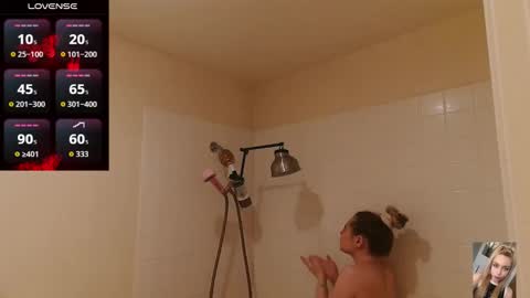 Snapshot of blondiebubblebooty chatting on March 4, 3:01 am Bubbles online show from March 4, 3:01 am