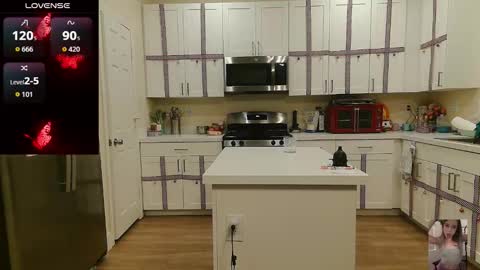 Snapshot of blondiebubblebooty chatting on March 5, 4:19 am Bubbles online show from March 5, 4:19 am