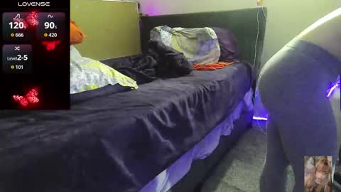 Snapshot of blondiebubblebooty chatting on March 11, 6:08 am Bubbles online show from March 11, 6:08 am