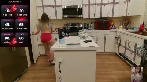 Snapshot of blondiebubblebooty chatting on March 13, 2:29 am Bubbles online show from March 13, 2:29 am