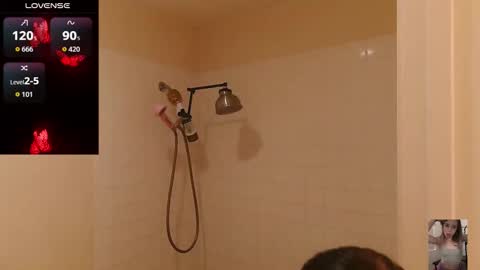 Snapshot of blondiebubblebooty chatting on March 15, 2:50 am Bubbles online show from March 15, 2:50 am