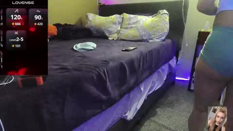 Snapshot of blondiebubblebooty chatting on March 19, 6:39 am Bubbles online show from March 19, 6:39 am