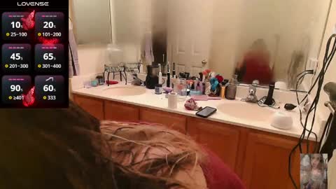 Snapshot of blondiebubblebooty chatting on March 29, 3:50 am Bubbles online show from March 29, 3:50 am