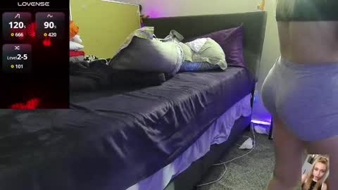 Snapshot of blondiebubblebooty chatting on March 30, 5:08 am Bubbles online show from March 30, 5:08 am