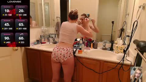 Snapshot of blondiebubblebooty chatting on April 4, 4:11 am Bubbles online show from April 4, 4:11 am