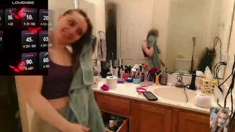 Snapshot of blondiebubblebooty chatting on April 7, 6:14 am Bubbles online show from April 7, 6:14 am