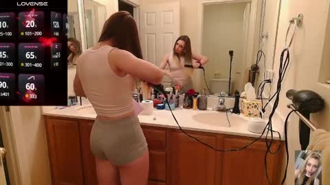 Snapshot of blondiebubblebooty chatting on April 9, 7:36 am Bubbles online show from April 9, 7:36 am