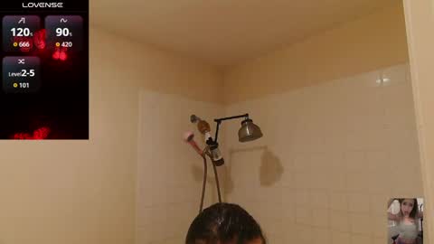 Snapshot of blondiebubblebooty chatting on April 13, 12:43 pm Bubbles online show from April 13, 12:43 pm