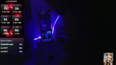 Snapshot of blondiebubblebooty chatting on April 15, 6:59 pm Bubbles online show from April 15, 6:59 pm