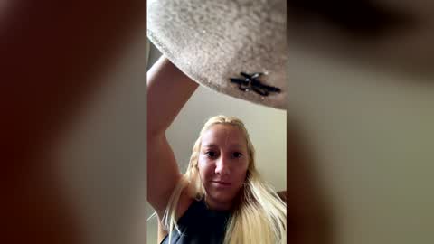 blondiesexxyy online show from January 18, 8:01 pm