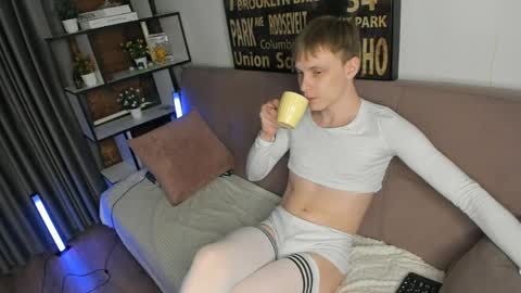 Snapshot of blondvibe chatting on May 12, 9:12 pm Alik online show from May 12, 9:12 pm