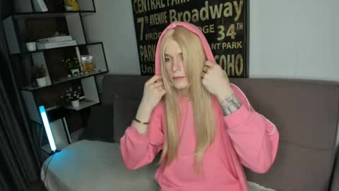 Snapshot of blondvibe chatting on May 29, 8:51 pm Alik online show from May 29, 8:51 pm