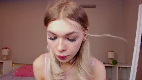 Snapshot of blondy_fina chatting on May 6, 10:09 am blondy_fina online show from May 6, 10:09 am
