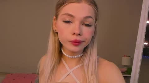 Snapshot of blondy_fina chatting on May 13, 4:54 am blondy_fina online show from May 13, 4:54 am