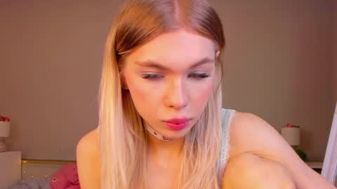 Snapshot of blondy_fina chatting on May 15, 5:14 am blondy_fina online show from May 15, 5:14 am