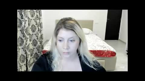 Snapshot of blondysarah chatting on February 21, 10:33 pm blondysarah online show from February 21, 10:33 pm