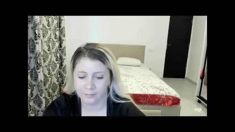 Snapshot of blondysarah chatting on February 23, 2:36 pm blondysarah online show from February 23, 2:36 pm