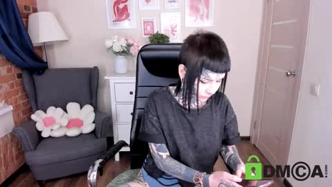 Mary online show from April 8, 8:31 pm