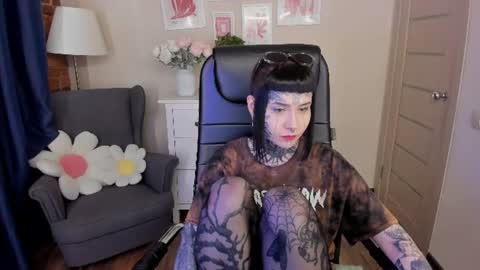 Snapshot of blood__mary chatting on June 19, 11:36 am Mary online show from June 19, 11:36 am