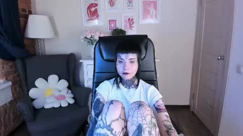Snapshot of blood__mary chatting on August 5, 8:33 pm Mary online show from August 5, 8:33 pm