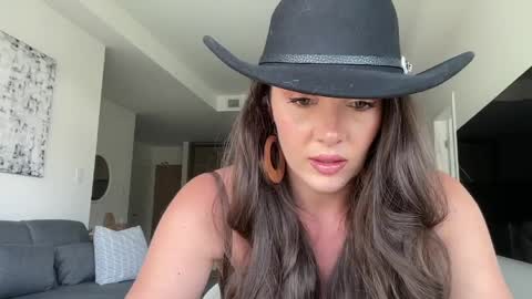 Snapshot of bloomyogi chatting on May 9, 9:42 pm Emma Bloom online show from May 9, 9:42 pm