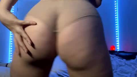 Blow Kiss Bunny online show from December 2, 2:30 pm