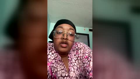 blucinnamon online show from March 15, 7:42 pm