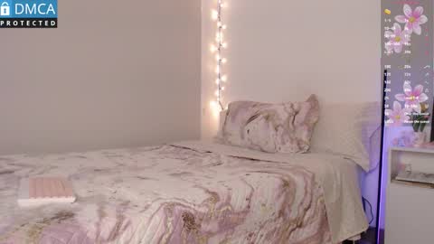 Snapshot of blue_nebula chatting on February 2, 12:59 pm Blue online show from February 2, 12:59 pm