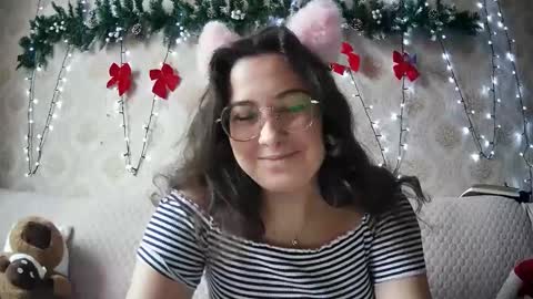 Snapshot of bluebutterfly_69 chatting on December 12, 10:13 am your playful butterfly online show from December 12, 10:13 am