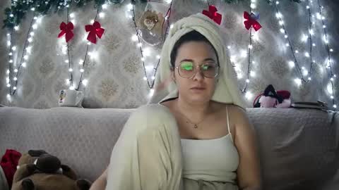 Snapshot of bluebutterfly_69 chatting on December 12, 2:00 pm your playful butterfly online show from December 12, 2:00 pm