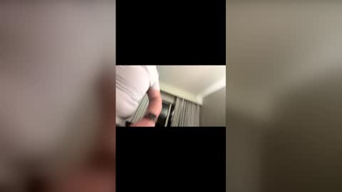 Snapshot of blueeyecowbow chatting on February 24, 3:37 am blueeyecowbow online show from February 24, 3:37 am