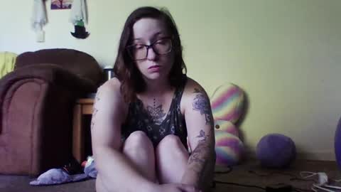 Snapshot of blueeyedbeauty1995 chatting on June 13, 10:51 pm Blueeyedbeauty online show from June 13, 10:51 pm