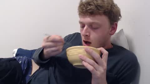 Snapshot of blueeyedtwinkie chatting on February 3, 3:48 am blue eyed twink online show from February 3, 3:48 am