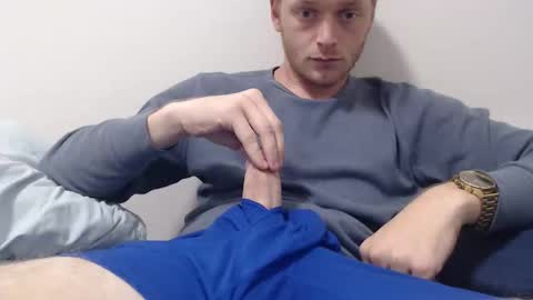 Snapshot of blueeyedtwinkie chatting on February 7, 5:22 am blue eyed twink online show from February 7, 5:22 am