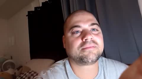 Snapshot of blueeyeme chatting on October 18, 2:03 am blueeyeme online show from October 18, 2:03 am