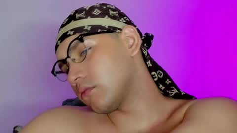 Snapshot of bluehsunny chatting on October 4, 8:45 am alexander online show from October 4, 8:45 am