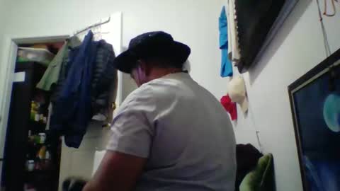 Snapshot of bluevegeta143 chatting on February 18, 8:43 am bluevegeta143 online show from February 18, 8:43 am